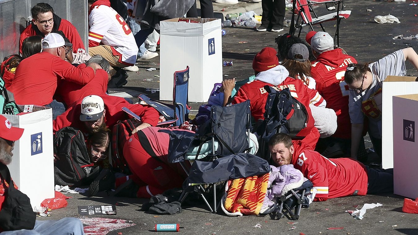 Qələbə paradında faciə baş verib